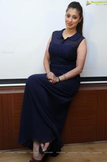 Raai Laxmi feet photo thumbnail