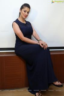 Raai Laxmi feet photo thumbnail