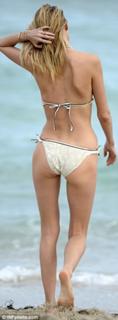 Martha Hunt feet photo thumbnail