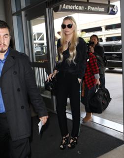Kesha feet photo thumbnail