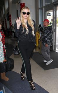 Kesha feet photo thumbnail