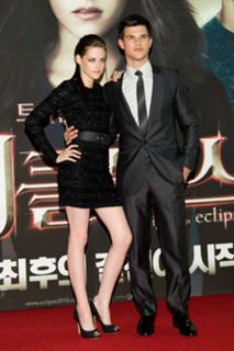 Kristen Stewart feet photo thumbnail