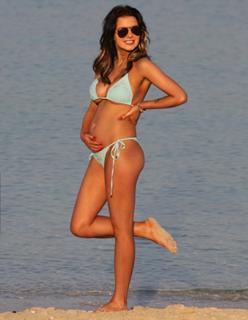 Helen Flanagan feet photo thumbnail