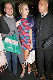 Pixie Lott feet photo thumbnail