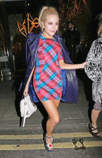 Pixie Lott feet photo thumbnail