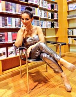 Claudia Lizaldi feet photo thumbnail