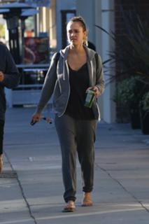 Jessica Alba feet photo thumbnail