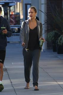 Jessica Alba feet photo thumbnail