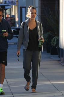 Jessica Alba feet photo thumbnail