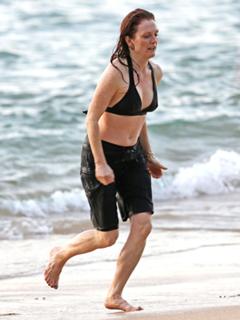 Julianne Moore feet photo thumbnail