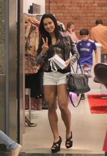 Gracyanne Barbosa feet photo thumbnail