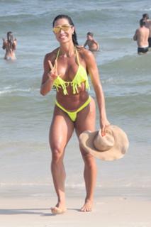 Gracyanne Barbosa feet photo thumbnail