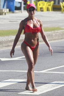 Gracyanne Barbosa feet photo thumbnail