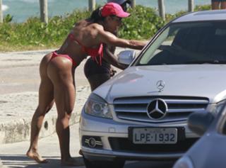 Gracyanne Barbosa feet photo thumbnail