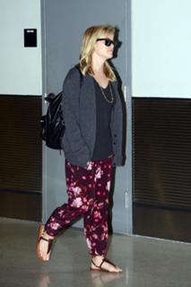 Reese Witherspoon feet photo thumbnail
