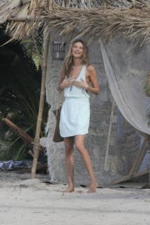 Behati Prinsloo feet photo thumbnail