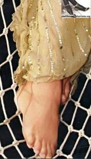 Michelle Hunziker feet photo thumbnail