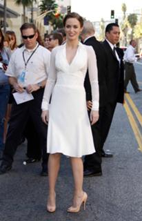Emily Blunt feet photo thumbnail