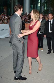 Emily Blunt feet photo thumbnail