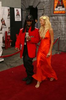 Paris Hilton feet photo thumbnail