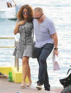 Salma Hayek feet photo thumbnail