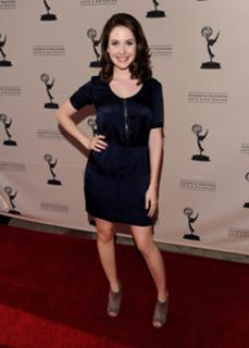 Alison Brie feet photo thumbnail