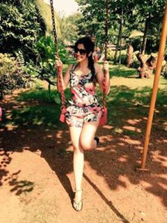Raai Laxmi feet photo thumbnail