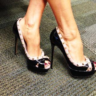 Brooke Burke feet photo thumbnail