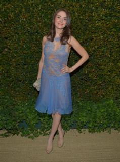 Alison Brie feet photo thumbnail