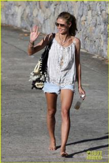 Heidi Klum feet photo thumbnail
