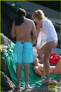 Heidi Klum feet photo thumbnail