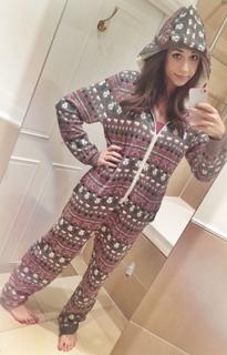 Colleen Ballinger feet photo thumbnail