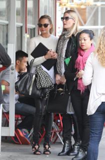 Chrissy Teigen feet photo thumbnail