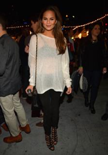 Chrissy Teigen feet photo thumbnail