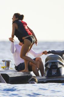 Salma Hayek feet photo thumbnail