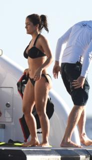 Salma Hayek feet photo thumbnail