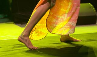 Joss Stone feet photo thumbnail