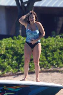 Mariska Hargitay feet photo thumbnail