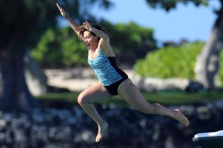 Mariska Hargitay feet photo thumbnail