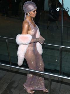 Rihanna feet photo thumbnail