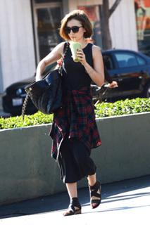Lily Collins feet photo thumbnail