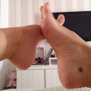 Franciely Freduzeski feet photo thumbnail