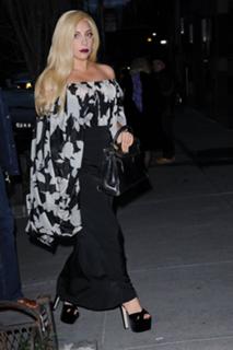 Lady Gaga feet photo thumbnail
