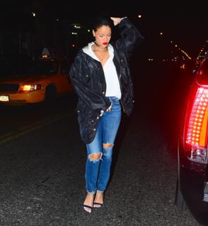 Rihanna feet photo thumbnail