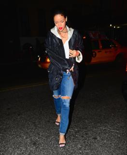 Rihanna feet photo thumbnail