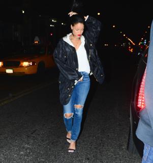 Rihanna feet photo thumbnail
