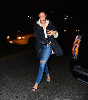 Rihanna feet photo thumbnail