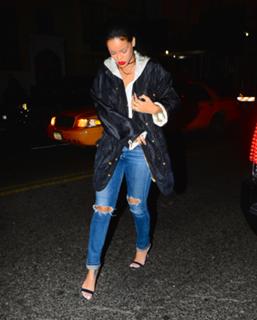 Rihanna feet photo thumbnail