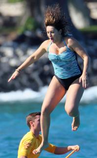 Mariska Hargitay feet photo thumbnail