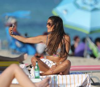 Rocsi Diaz feet photo thumbnail